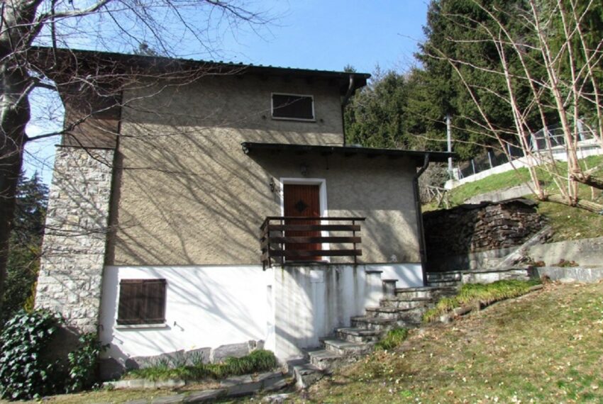 Villa a Sagno vista di lato