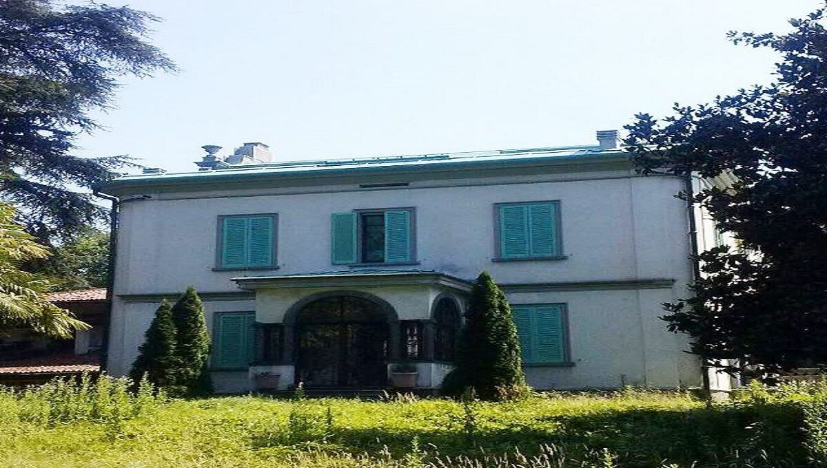 Villa del '900 in Montano Lucino