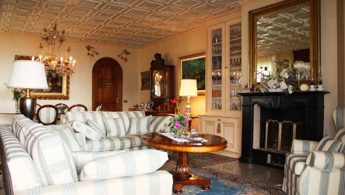 Elegante villa in vendita a Lipomo