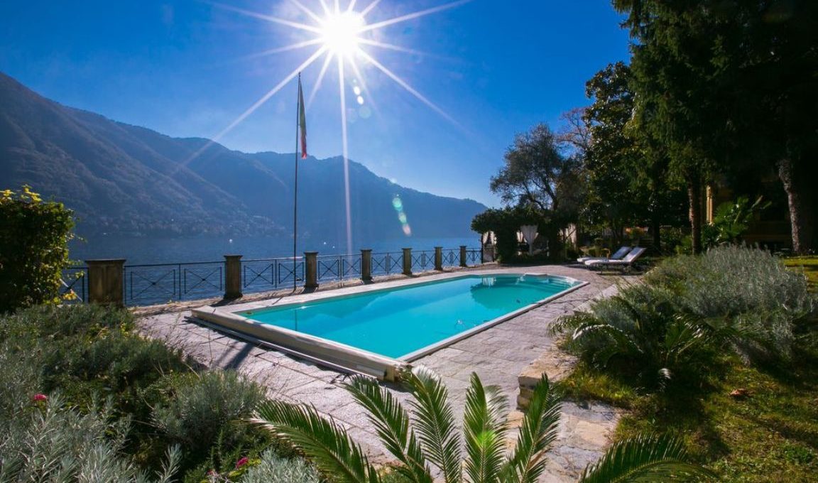 Lago di Como Moltrasio villa Pieds dans l'eau