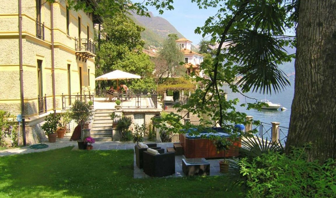 Lago di Como Moltrasio villa Pieds dans l'eau