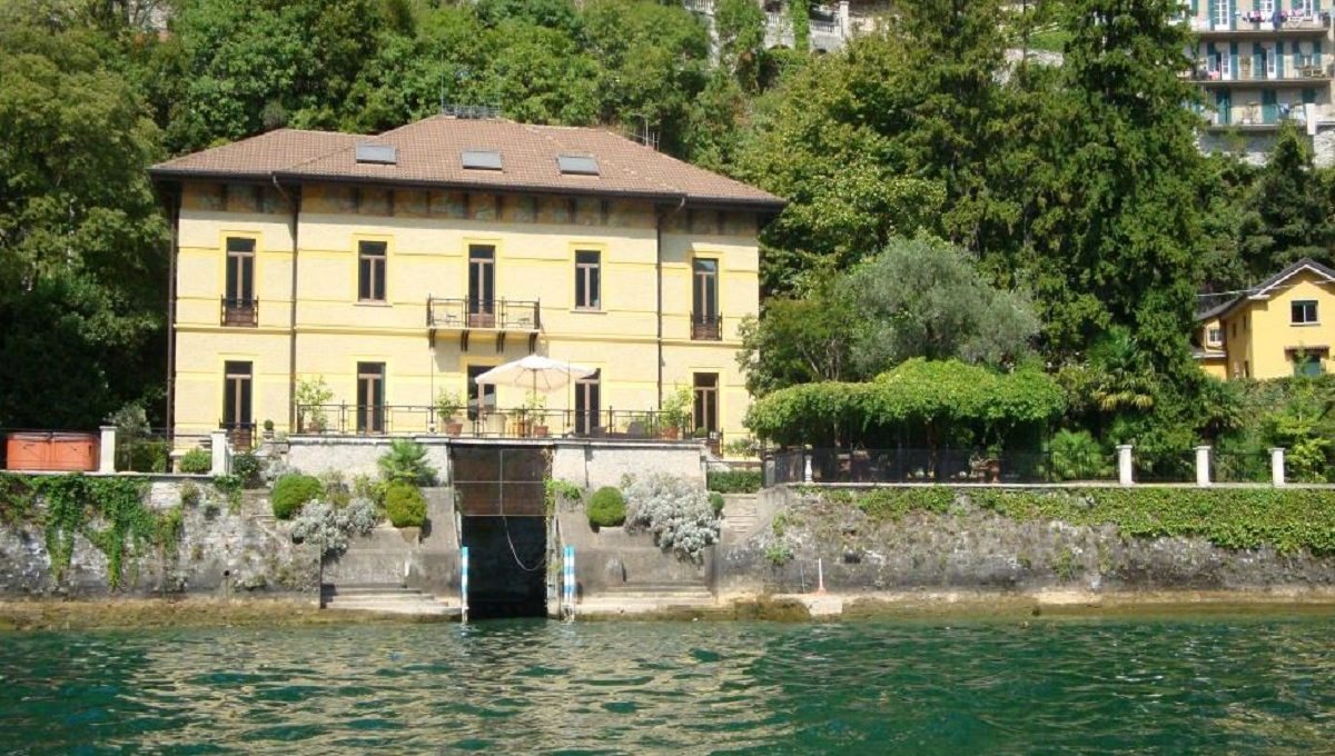 Vista della villa dal Lago di Como