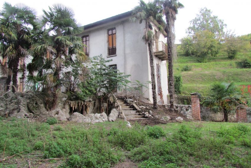 villa in vendita ad albate con ampio parco