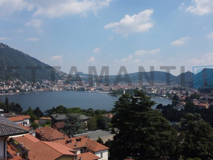 COMO - VILLA PADRONALE PANORAMICA IN VENDITA