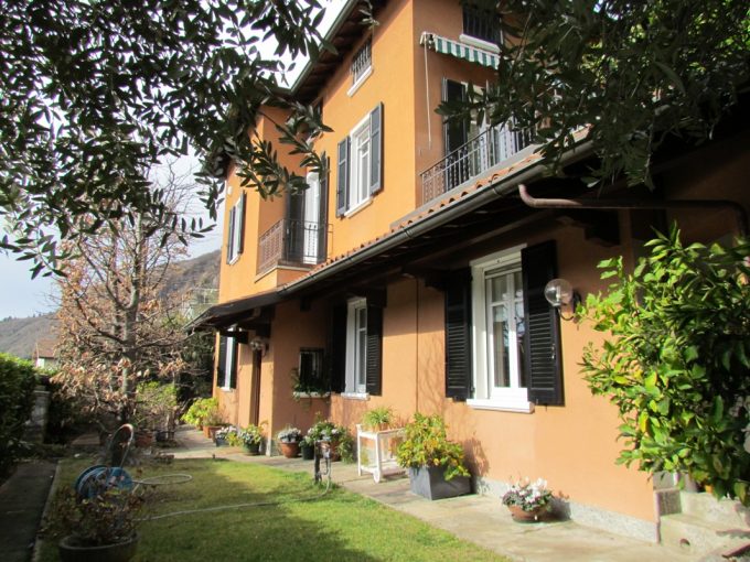 Moltrasio villa vista lago con giardino