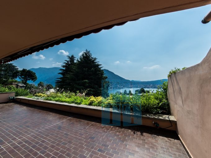 Como - ampio appartamento con vista lago panoramica