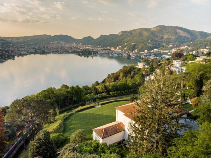 LAGO DI COMO - PROPRIETA' ESCLUSIVA E PRESTIGIOSA CON FANTASTICA VISTA