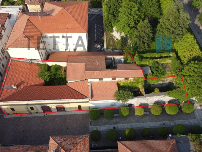 Como stabile in vendita