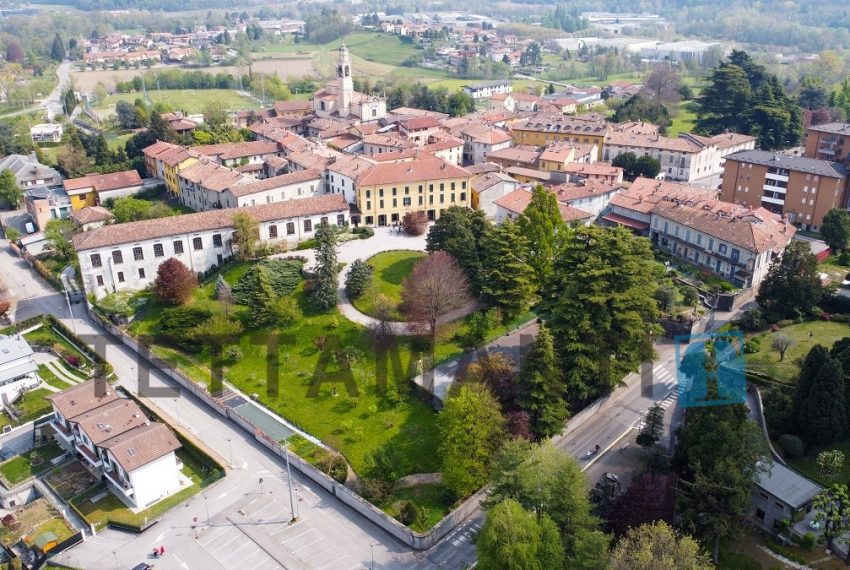 stupenda proprietà con ampio parco a Lecco