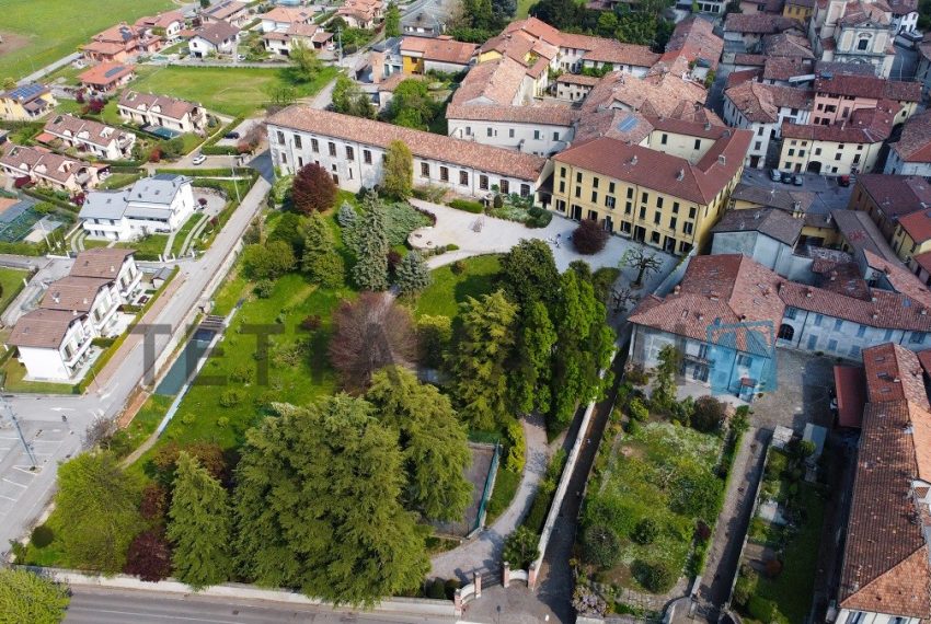 stupenda proprietà con ampio parco a Lecco