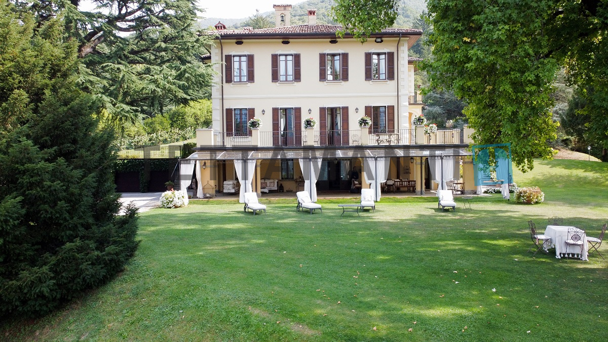 Villa Canzo prestigiosa in vendita