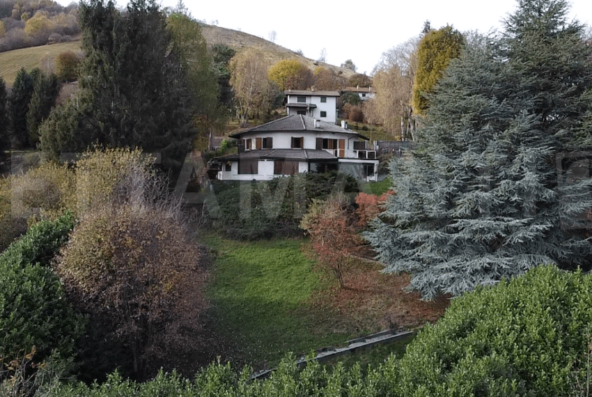 villa con giardino