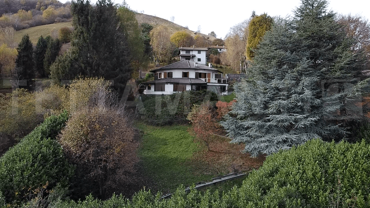villa con giardino