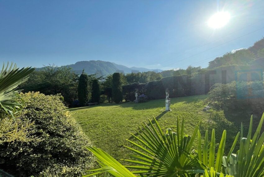 lago di Como prestigiosa villa in vendita