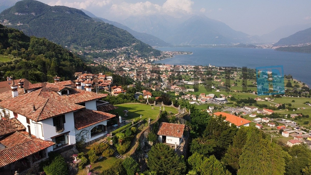 Lago di Como prestigiosa villa con vista panoramica