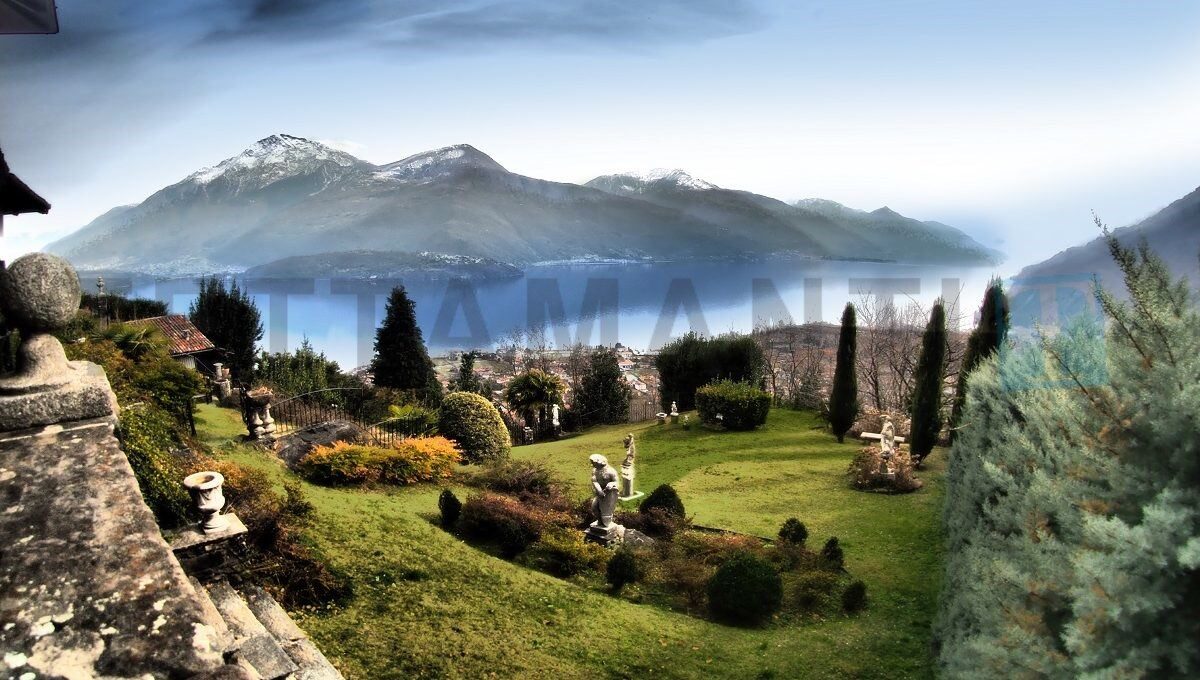 lago di Como prestigiosa villa in vendita
