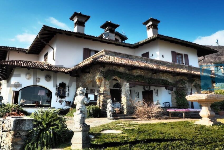 lago di Como prestigiosa villa in vendita