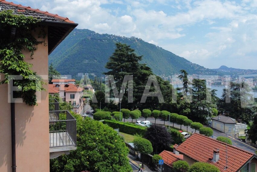 vista lago como villa vendita