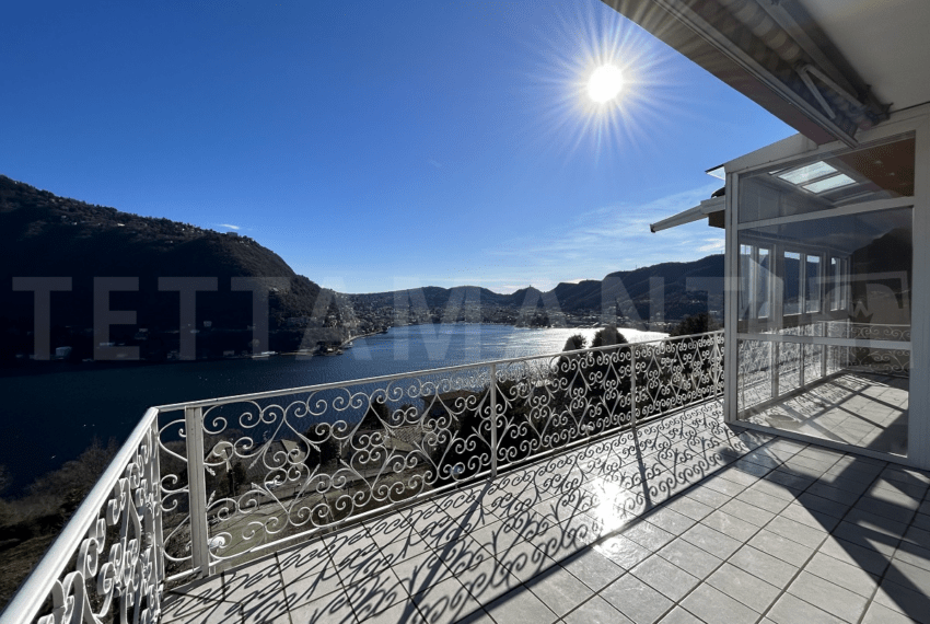 Como lake view flatComo ampio appartamento vista lago