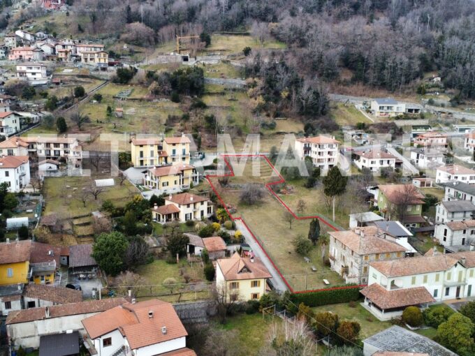 Lago di Como stabile in vendita con terreno edificabile