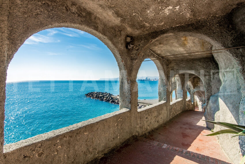 liguria villa fronte mare vendita