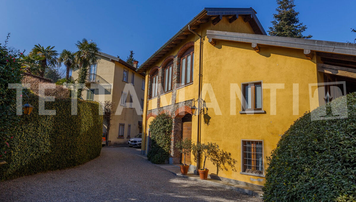 villa for sale lake maggiore