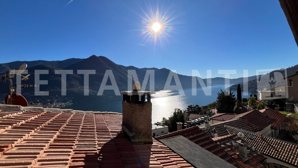 Moltrasio- trilocale con vista lago in vendita