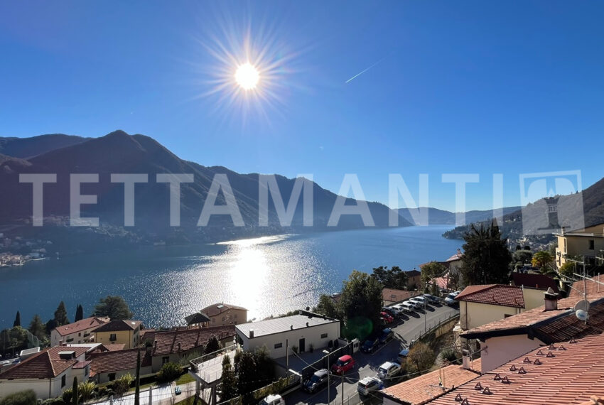 Moltrasio- trilocale con vista lago in vendita