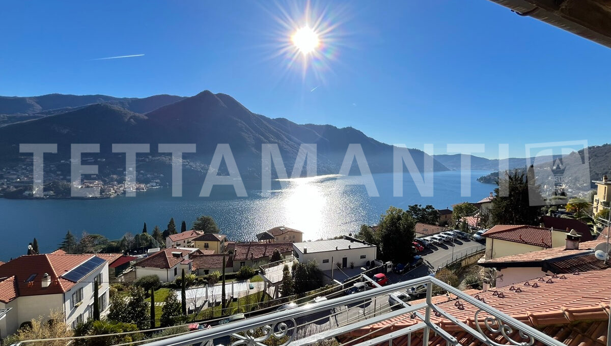 Moltrasio- trilocale con vista lago in vendita