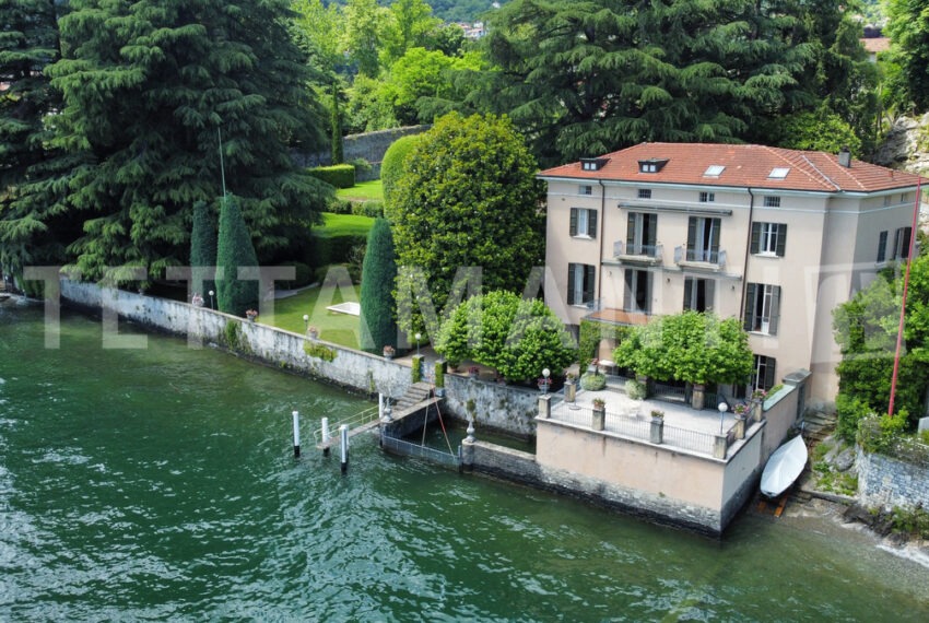 VILLA FRONTELAGO LENNO LAGO DI COMO IN VENDITA