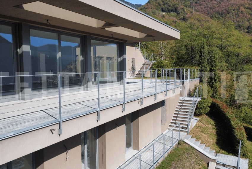 villa moderna con la piscina Cernobbio