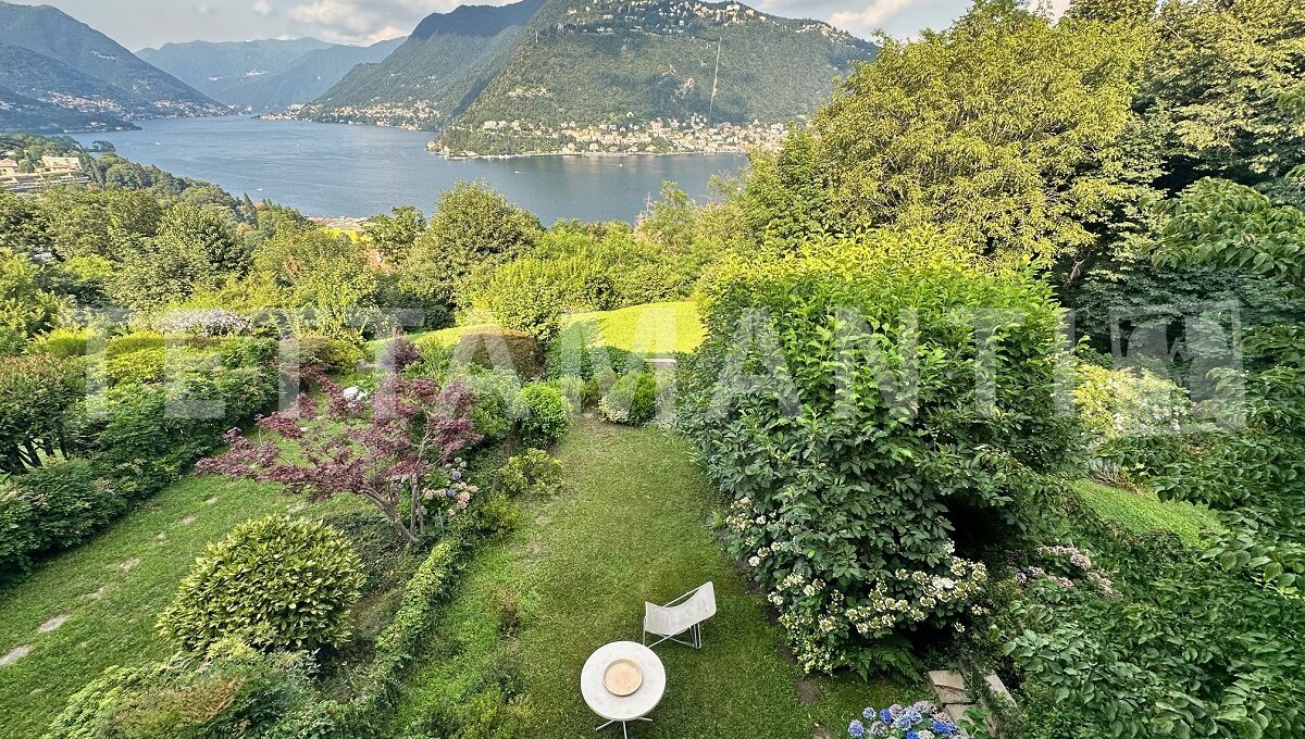 villa con vista lago di como