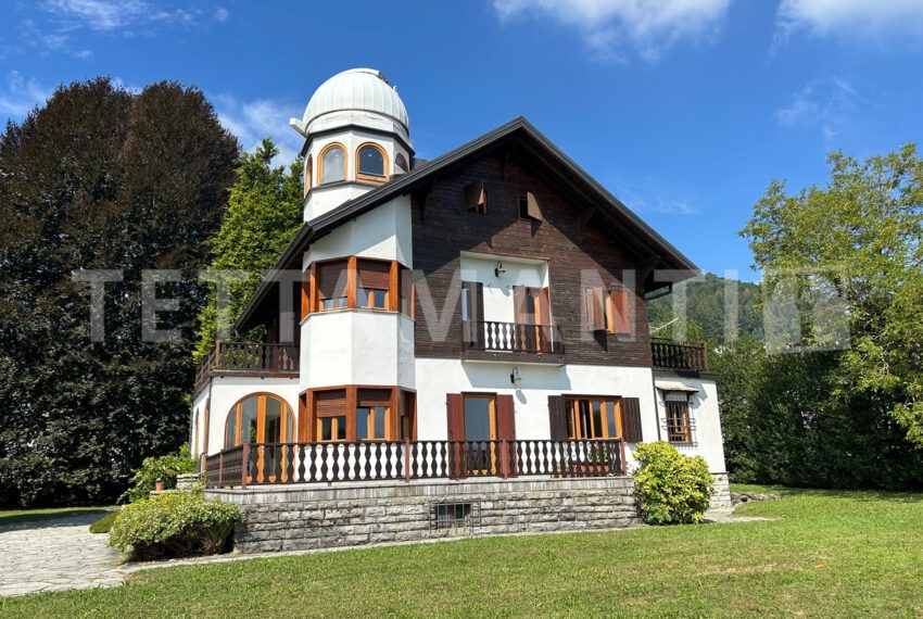 Alta Vall'Intelvi villa con parco in vendita