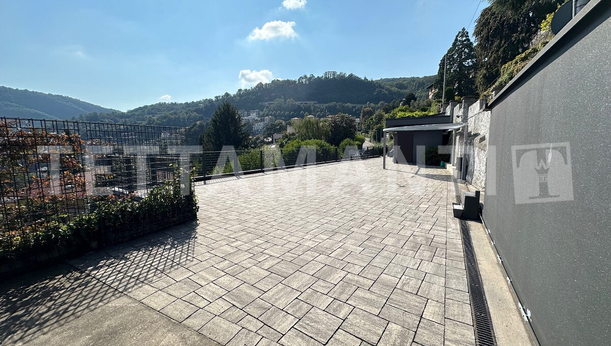 terrazza vista lago como