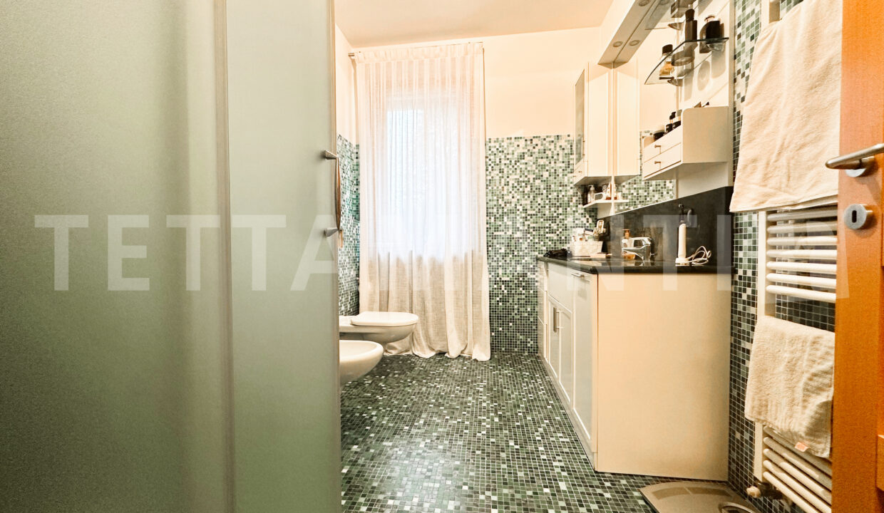 Villa a VillaGuardia Moderna con giardino e piscina