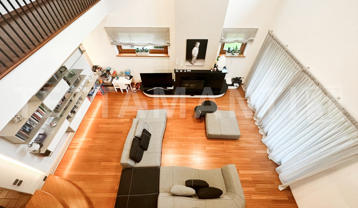 Villa a VillaGuardia Moderna con giardino e piscina