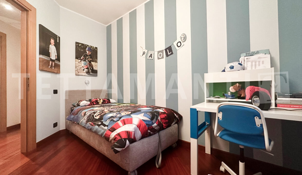 Villa a VillaGuardia Moderna con giardino e piscina