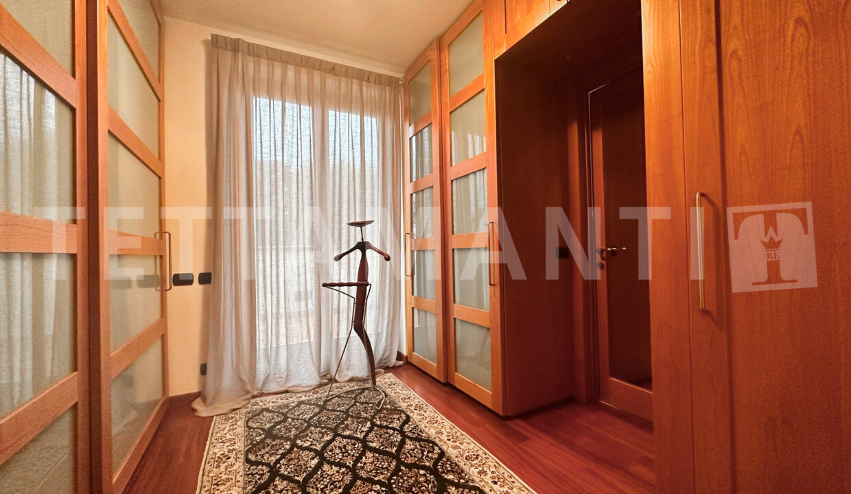 Villa a VillaGuardia Moderna con giardino e piscina