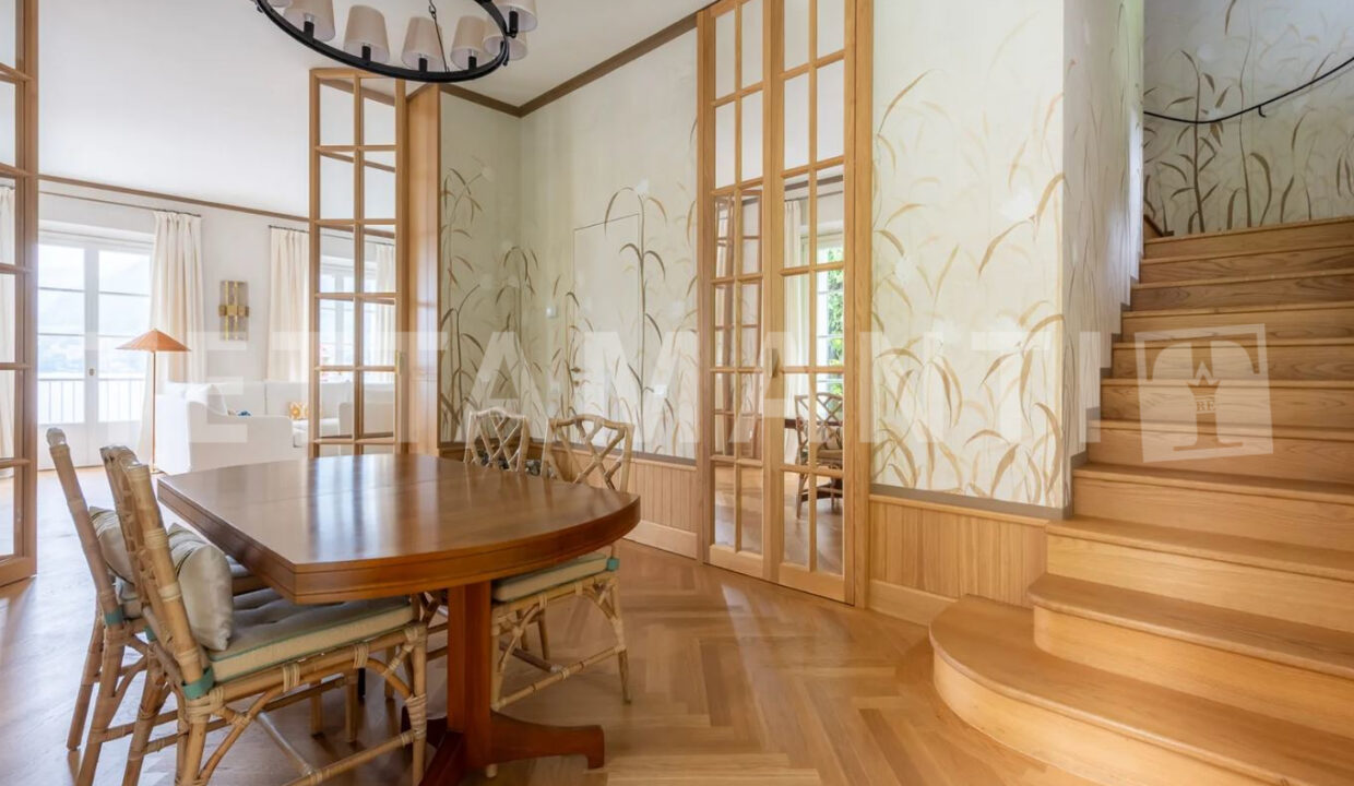 villa fronte lago como8