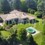 Villa in vendita a Cantù con piscina e tennis