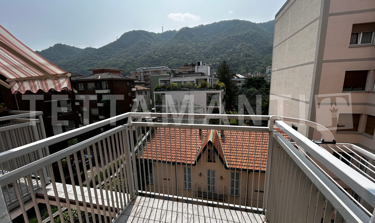 Como appartamento vista città in vendita