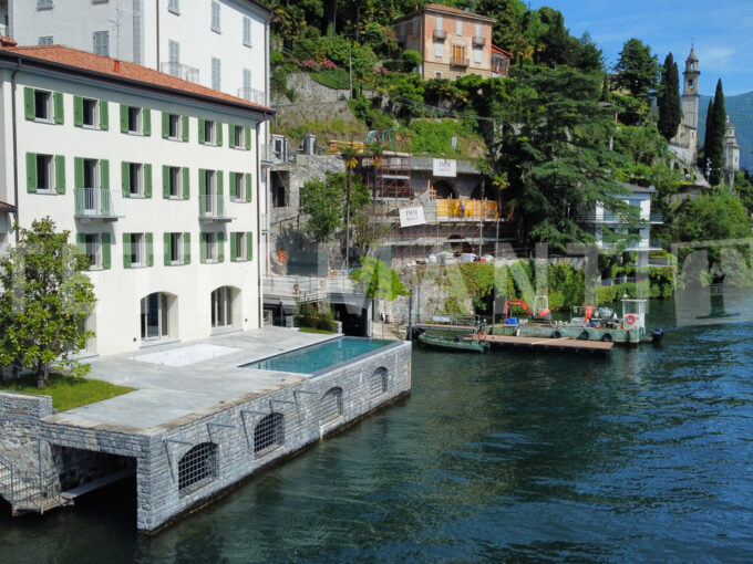 villa fronte lago Como