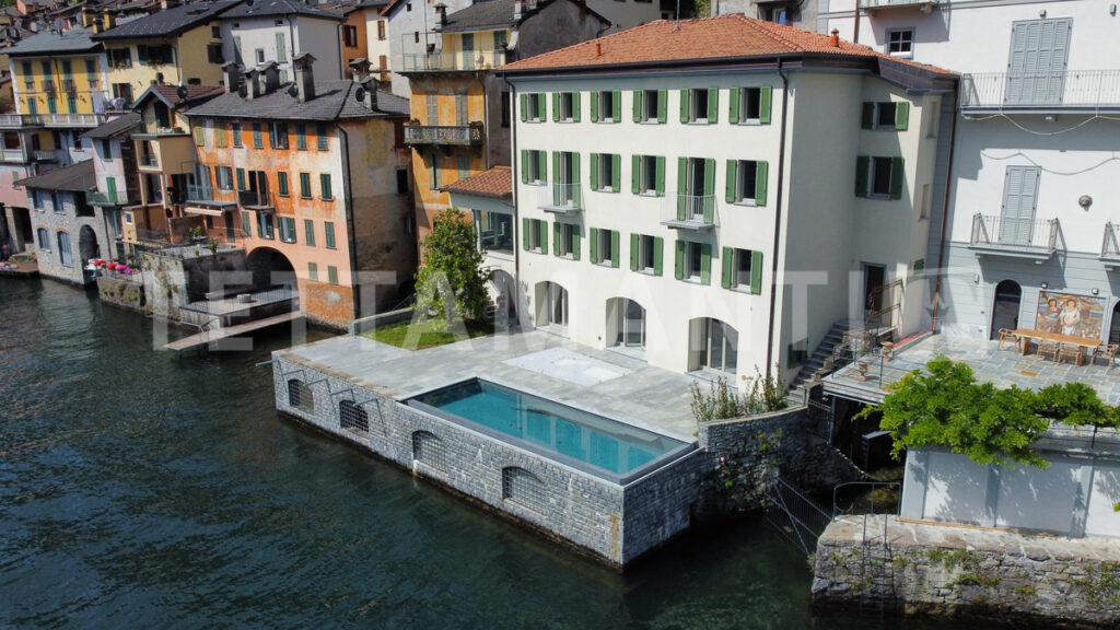 Lake como for sale