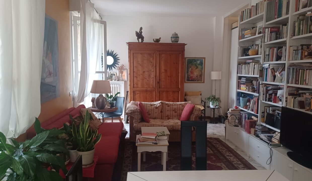 Como trilocale in vendita