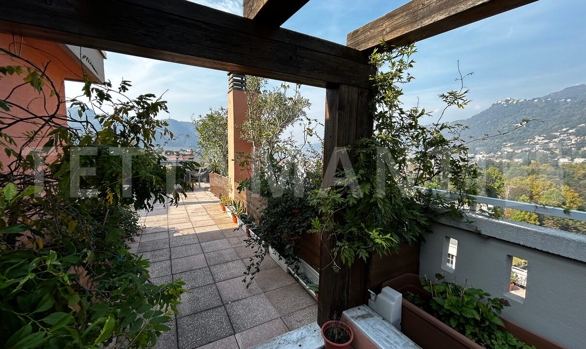 Como attico panoramico in vendita (12)