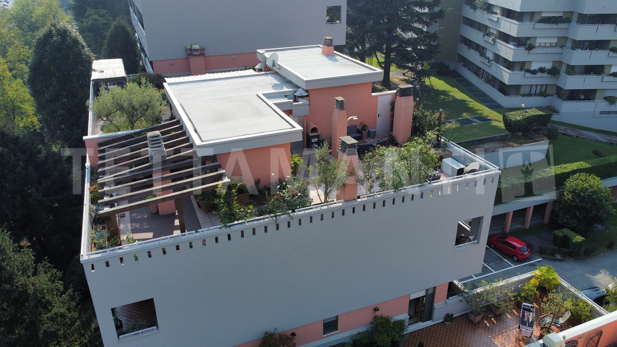 Como attico panoramico in vendita