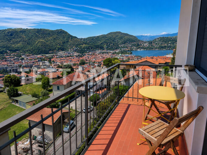 Como Elegante appartamento panoramico