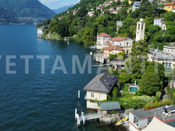 Villa Blevio con darsena fronte lago