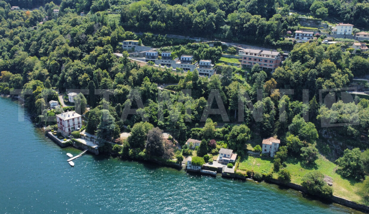 Villa Moderna con Vista Lago a Torno