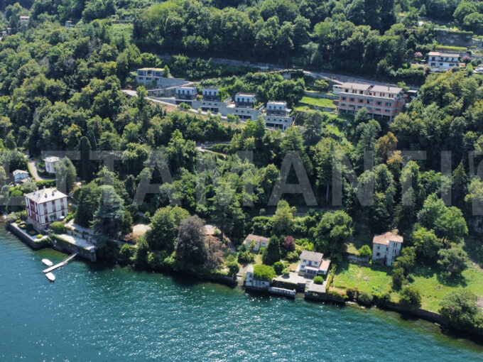 Villa Moderna con Vista Lago a Torno